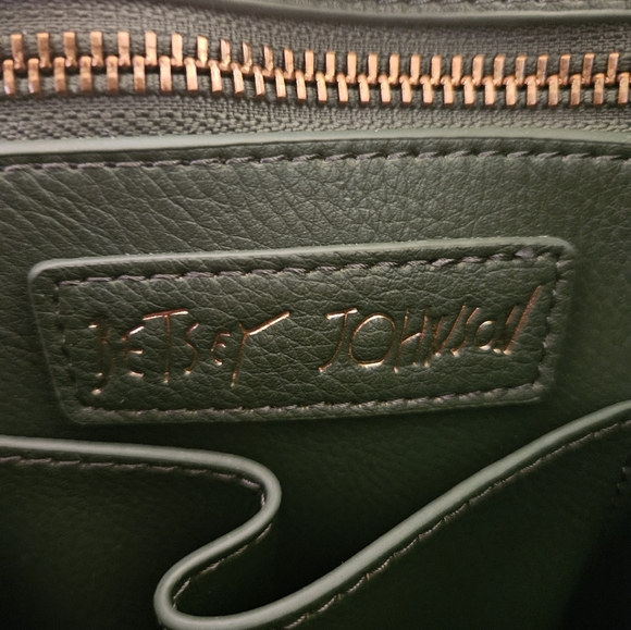 BETSY JOHNSON XOMILLIE SKULLS TOTE/SHOULDER BAG  New With Tags GREEN - Picture 5 of 9